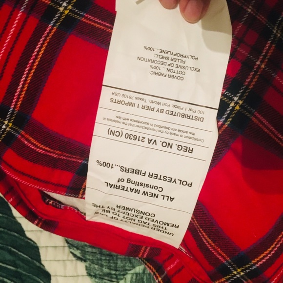 NW PIER1 CHRISTMAS PLAID PILLOW 22”x22” - Picture 4 of 6